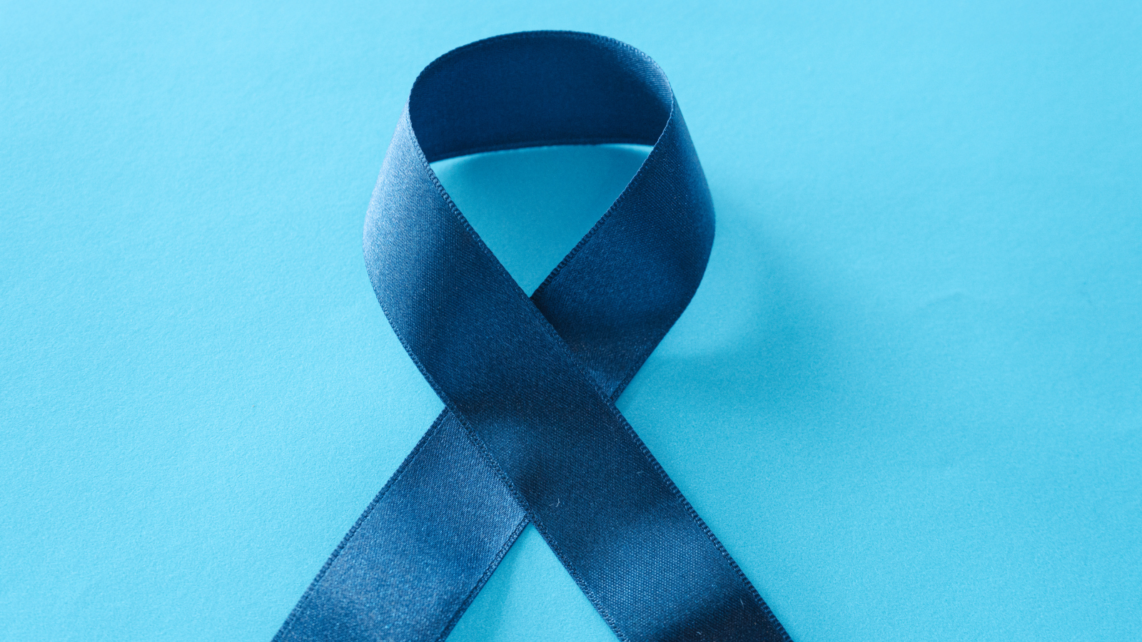 El cáncer de colon es una enfermedad en la que células malignas crecen en el colon o recto. A menudo se desarrolla de forma silenciosa y temprana, y la detección a tiempo mejora el pronóstico.