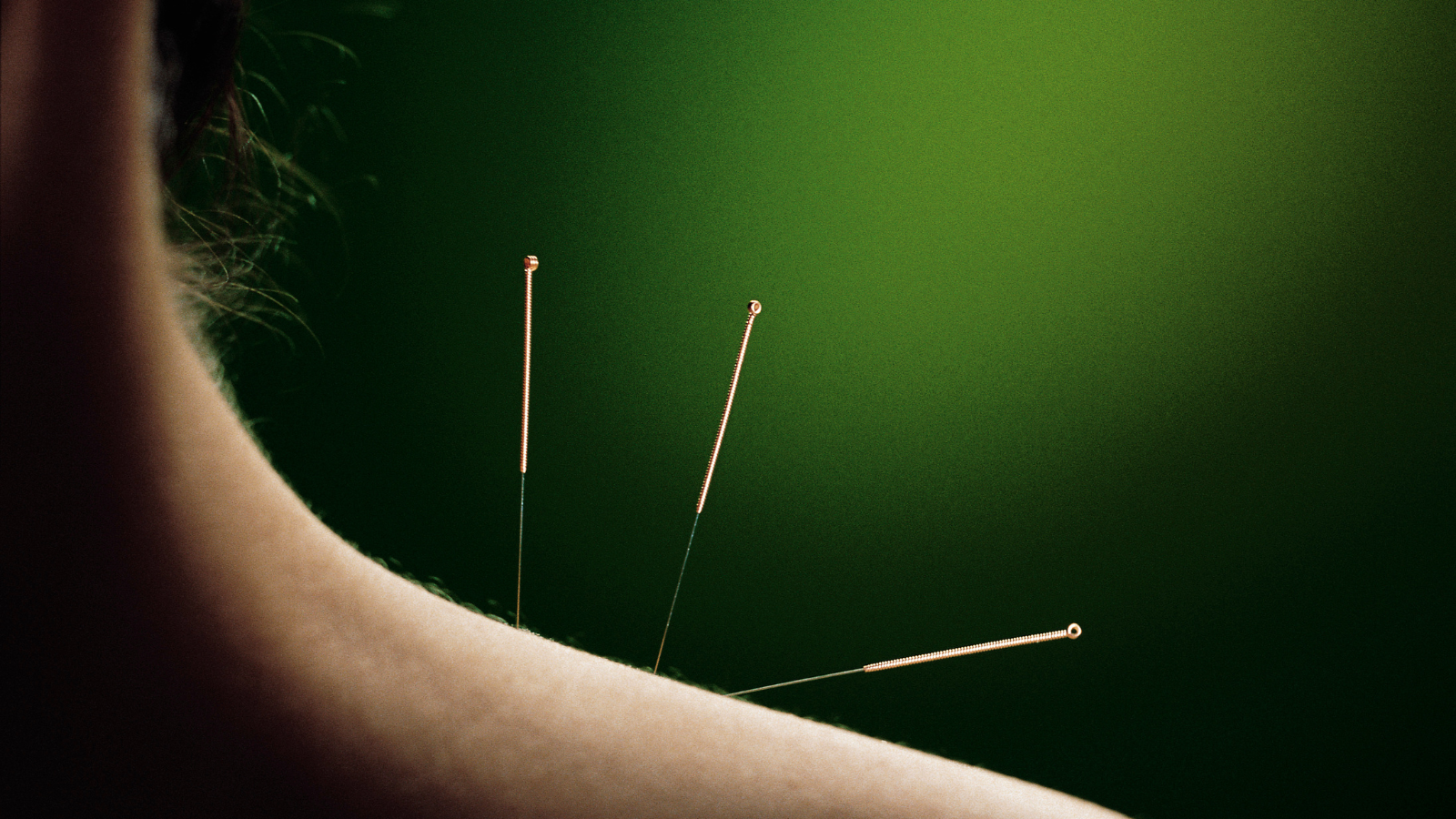 Buscar alivio es natural, pero confiar sin evidencia puede ser peligroso. La clave está en integrar lo complementario sin abandonar la ciencia. Buscar alivio es natural, pero confiar sin evidencia puede ser peligroso. La clave está en integrar lo complementario sin abandonar la ciencia.